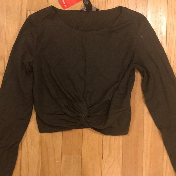 Forever 21 Tops - NWT Cropped army green crop top